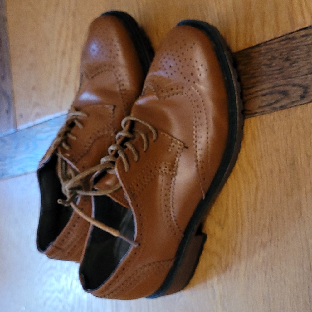 Wing dip dress shoes